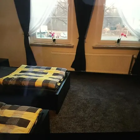 Ubernachten Bei Freunden *